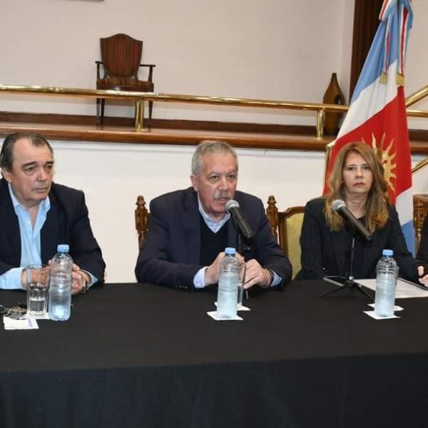 El Gobierno anunció un bono para beneficiarios de planes y tarjeta social