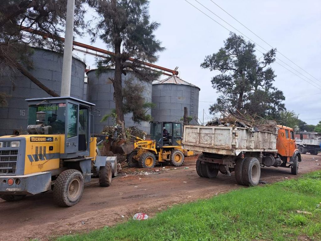 El municipio realizó un importante operativo de limpieza en Los Silos