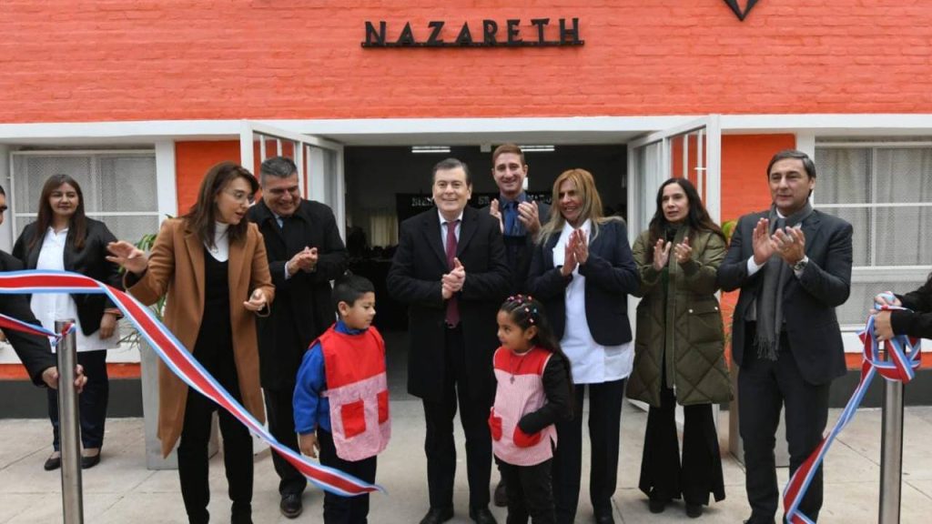 El mandatario provincial inauguró un renovado jardín de infantes en Quimilí y realizó anuncios importantes