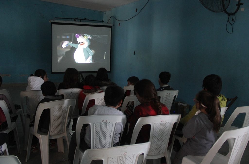 Niños del B° Avenida disfrutaron del cine móvil “Proyectando alegría”