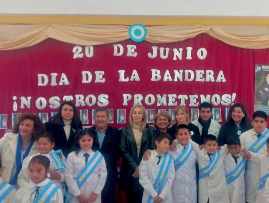 Alumnos de 4 Año de la Escuela Secundaria Municipal N° 1 Ada Nilda Alderete, realizaron promesa de Lealtad a la Bandera