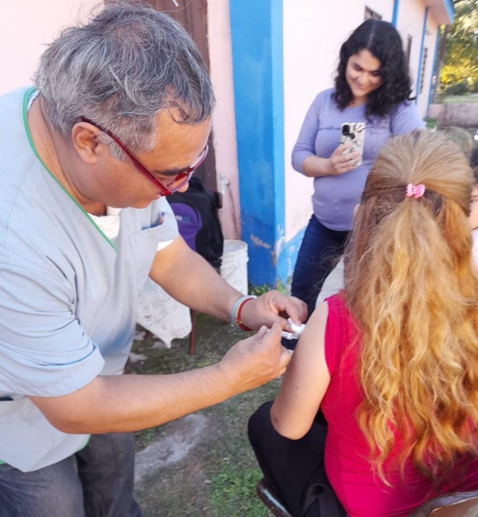 El municipio refuerza la campaña de vacunación antigripal y COVID en los barrios 