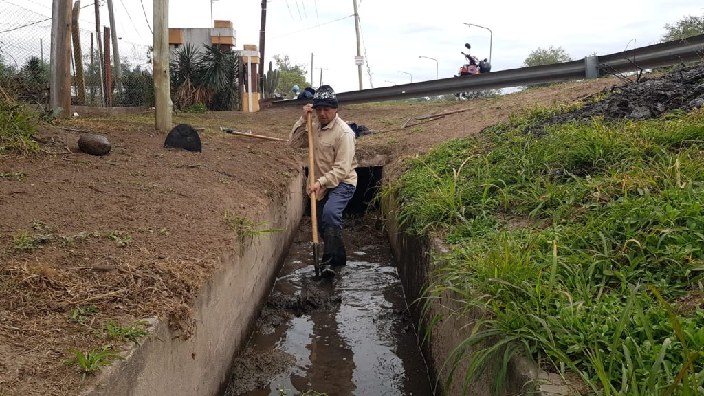 El intendente Nediani visitó las obras de mantenimiento de desagües pluviales en la ciudad 