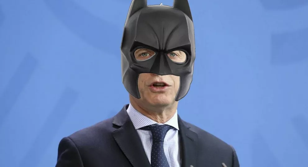 Macri aseguró que es Batman y que a la noche «sale a combatir el crimen»