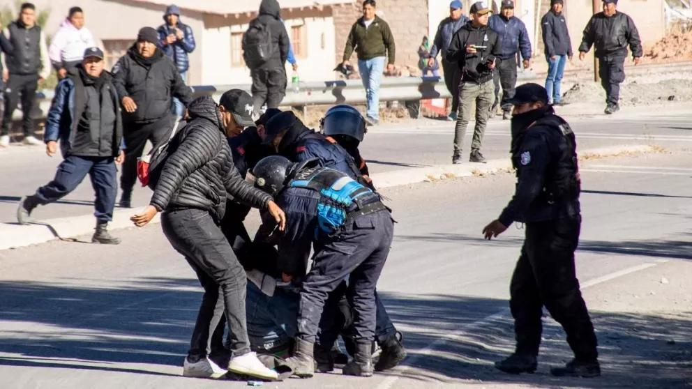 Jujuy: siguen detenidas 21 personas y crece la condena social a la «brutal represión»