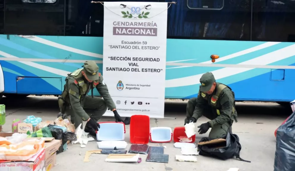 Transportaba más de 2 kilos de droga en doble fondo de conservadoras