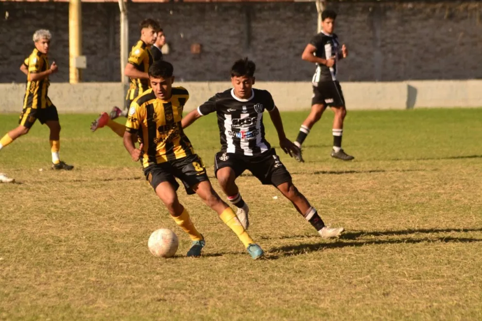 Central Córdoba se adueñó del clásico y festejó ante Mitre