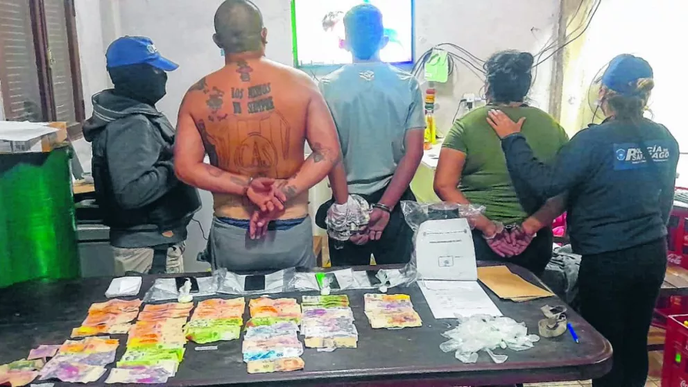 Detienen a parejas de narcos, tras los allanamientos en La Banda