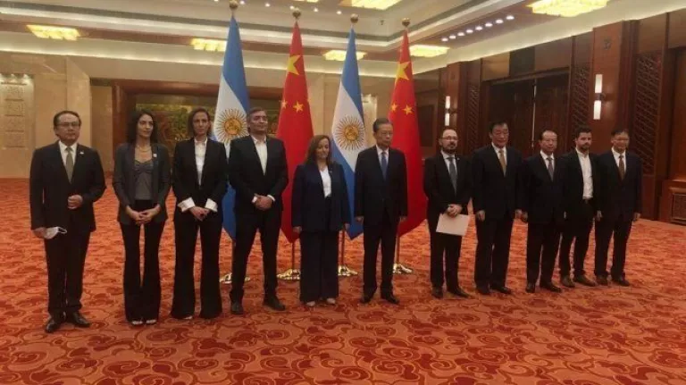 BRICS: Presidente de la Asamblea Popular China garantizó a Máximo Kirchner que propiciará ingreso de Argentina