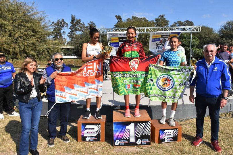 La intendente Fuentes y el secretario de de Deportes Dapello premiaron a los ganadores de la maratón “La ciudad Corre”