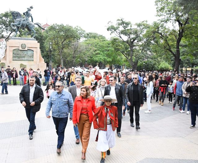 La intendente Fuentes dio inicio al mes de festejos con el encuentro de academias de danzas en Plaza Libertad