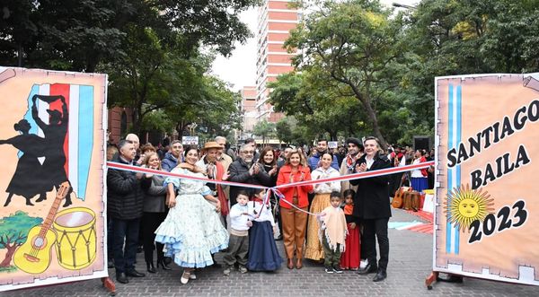 La intendente Fuentes encabezó la edición 2023 del Santiago Baila con jardines municipales y academias de danzas