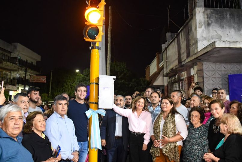 La intendente Fuentes dejó habilitado el semáforo de Moreno y Andes para avanzar con el programa de seguridad vial