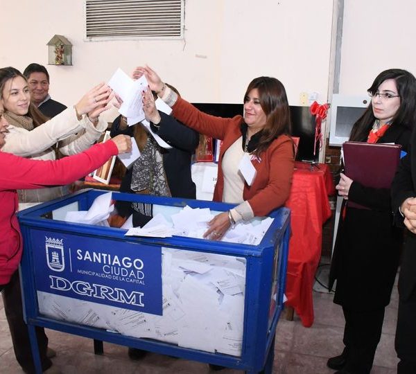 Rentas de la Municipalidad premió a vecinos que están al día con el pago de sus tasas