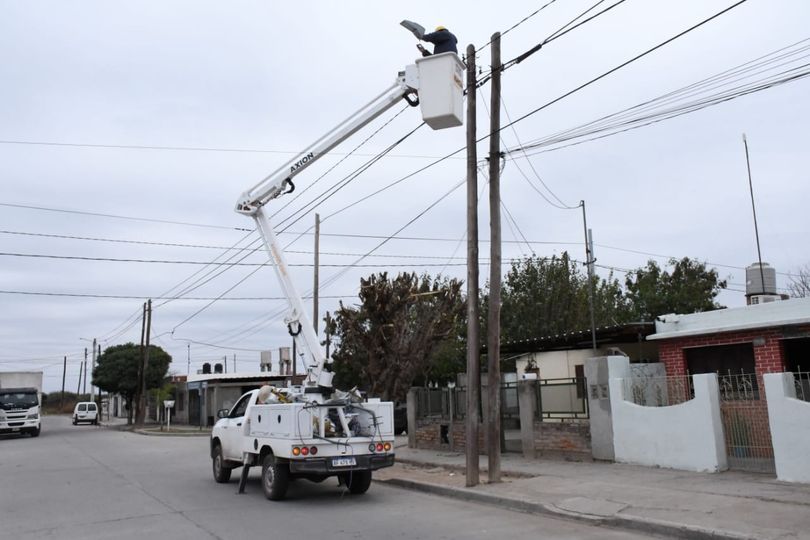 La Municipalidad trabaja con su programa para incorporar nuevas luces LED en el barrio Borges