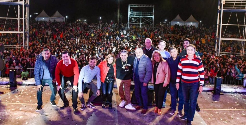 La intendente Fuentes destacó la presencia de miles de jóvenes en el Festival Día del Amigo en Plaza Añoranzas