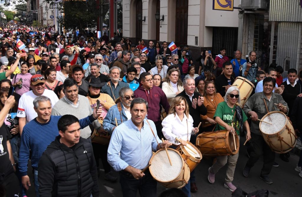 La intendente Fuentes destacó la expresión cultural santiagueña de la XXI Marcha de los Bombos