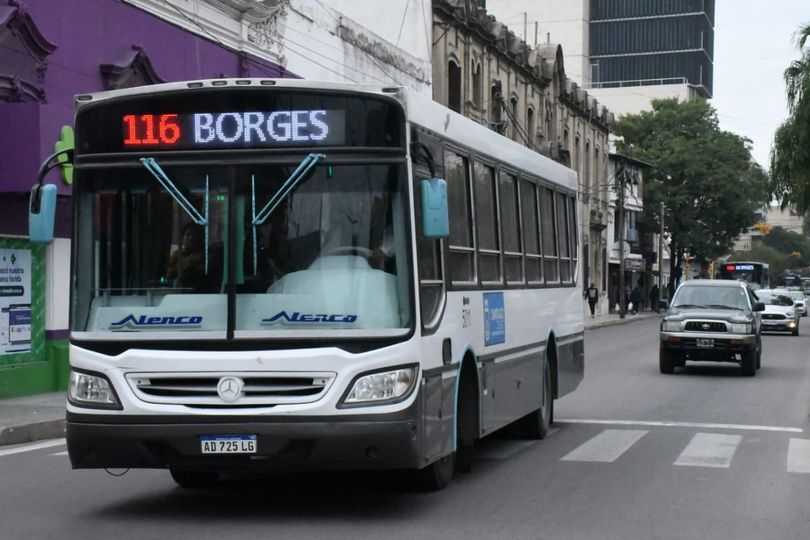 La Dirección de Tránsito y Transporte de la Capital informó que habrá colectivos gratis para asistir esta noche a la vigilia