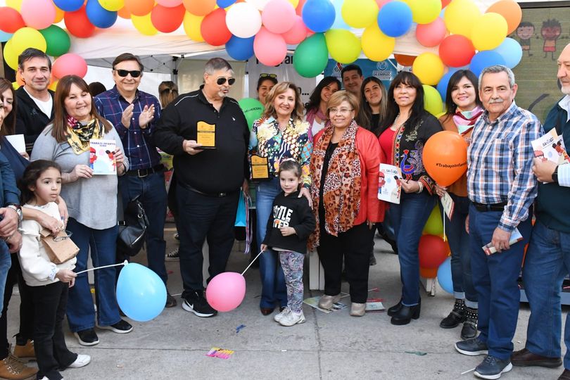 La intendente Fuentes visitó el stand de la Secretaría de Trabajo de la Provincia en la Feria Artesanal