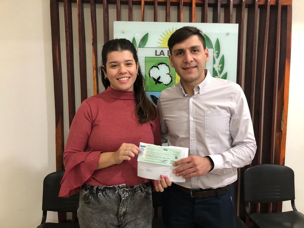 El municipio brindó ayuda económica a una estudiante de la UNSE