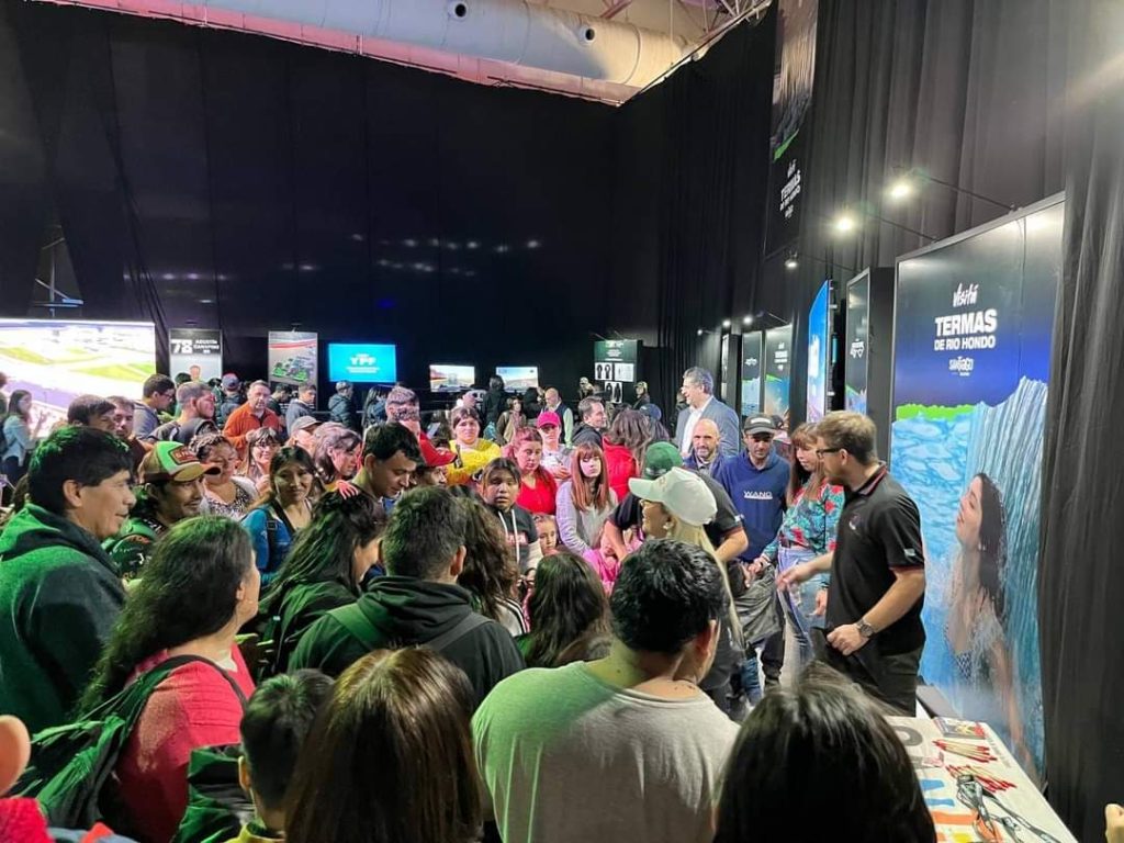 Una multitud visitó el stand de “IndyCar” en Tecnópolis