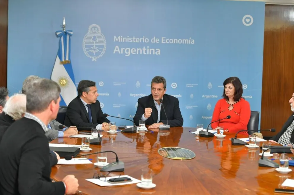 Sergio Massa anunció el levantamiento del paro de colectivos