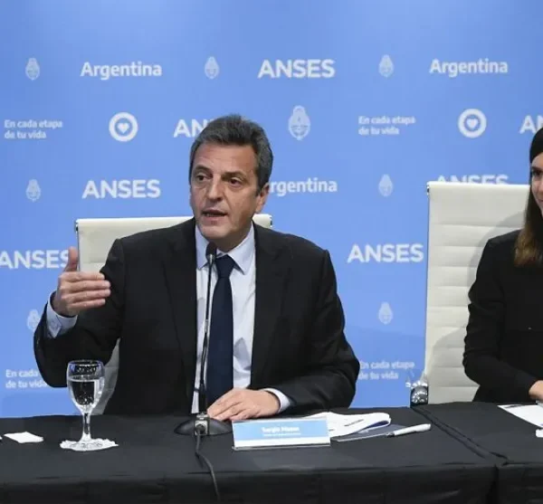 Massa y Raverta anunciaron nuevos Créditos ANSES de hasta 400 mil pesos para jubilados y pensionados