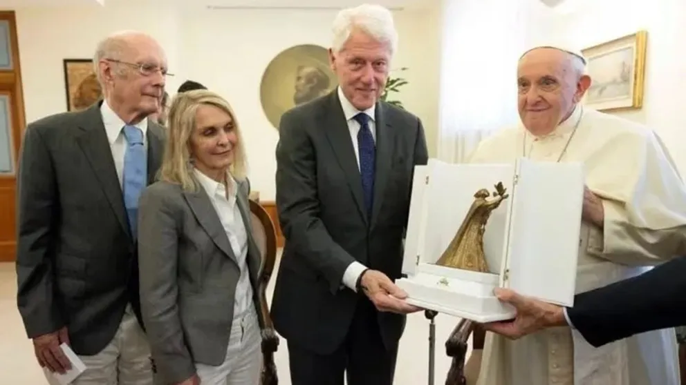 El papa Francisco recibió a Bill Clinton en el Vaticano