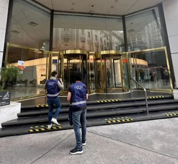 La Aduana allanó bancos para investigar maniobras millonarias ilegales en las importaciones