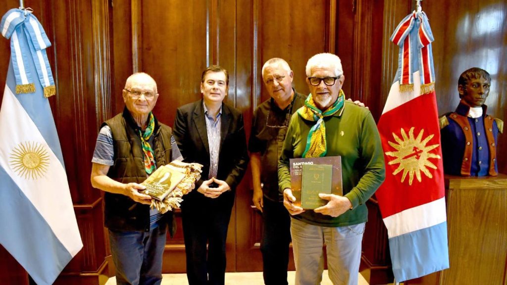 Zamora recibió en Casa de Gobierno al sacerdote Sergio Marinelli