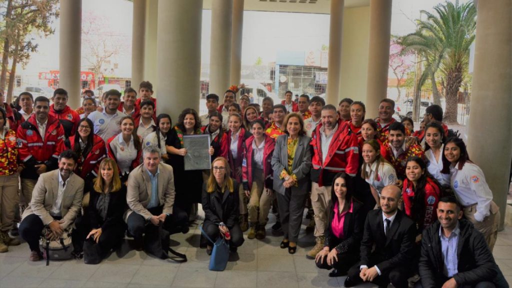 Autoridades nacionales, provinciales y de la OPS, homenajearon al equipo de Guardavidas de Santiago