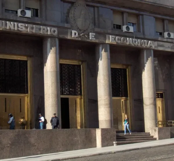 Economía colocó bonos por $822.272 millones y pagó todos los vencimientos