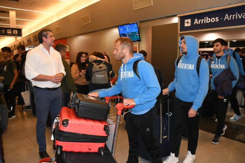 Llegaron a Santiago los seleccionados de básquet de Argentina y Chile