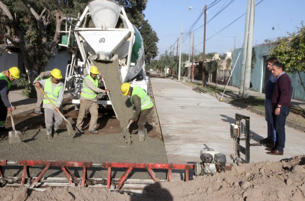 El intendente Nediani visito el avance de la obra de pavimentación del B° Fraternidad