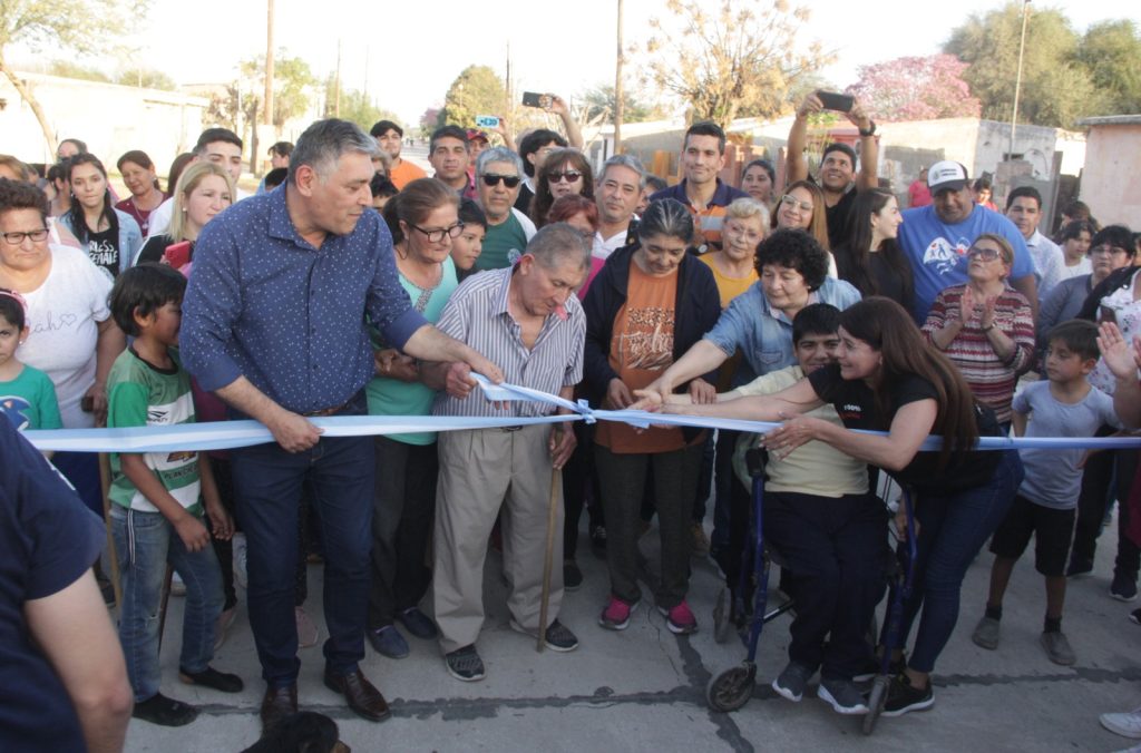 Roger Nediani inauguró una nueva obra de pavimentación en La Banda