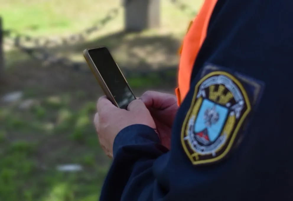 Seis policías son separados de la fuerza por el uso excesivo de su teléfono celular