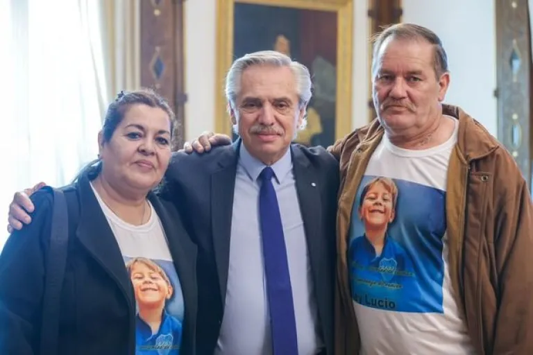 Alberto Fernández recibió este lunes al abuelo de Lucio Dupuy en Casa Rosada