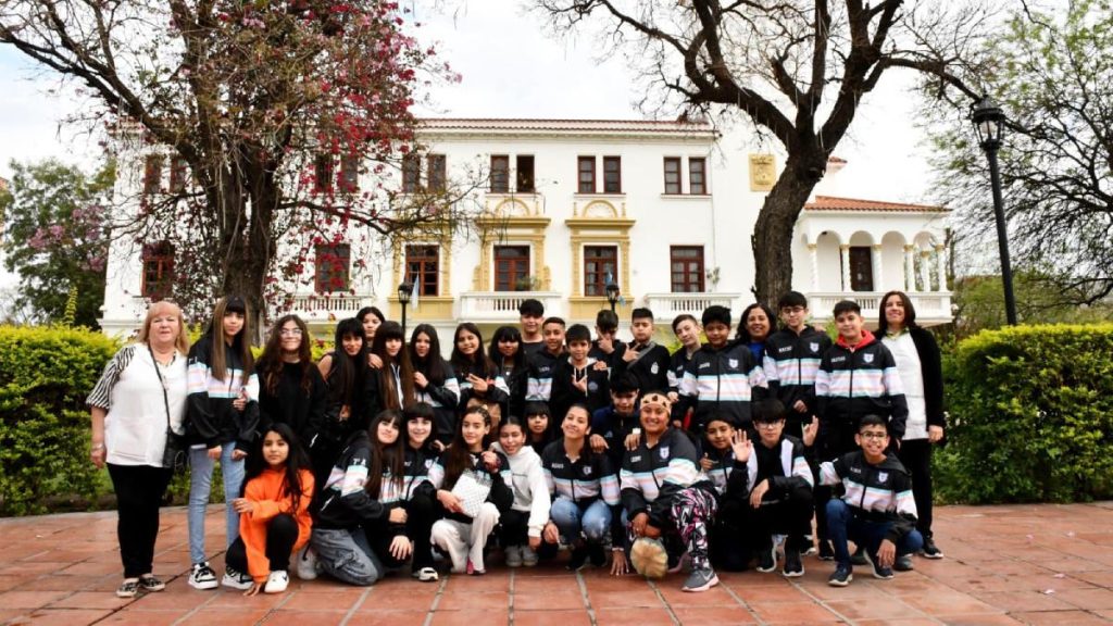 Alumnos del departamento Pellegrini y Banda visitaron Casa de Gobierno