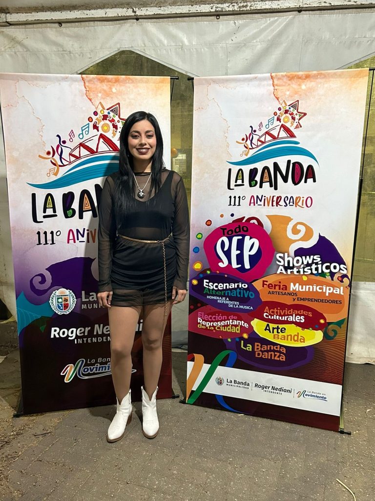Mariela Carabajal presente en los festejos del cumpleaños de la ciudad de La Banda