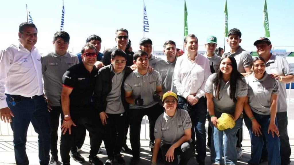 Alumnos de la Escuela Técnica N° 7 de Las Termas vivieron una experiencia inolvidable en la Porsche Cup Brasil