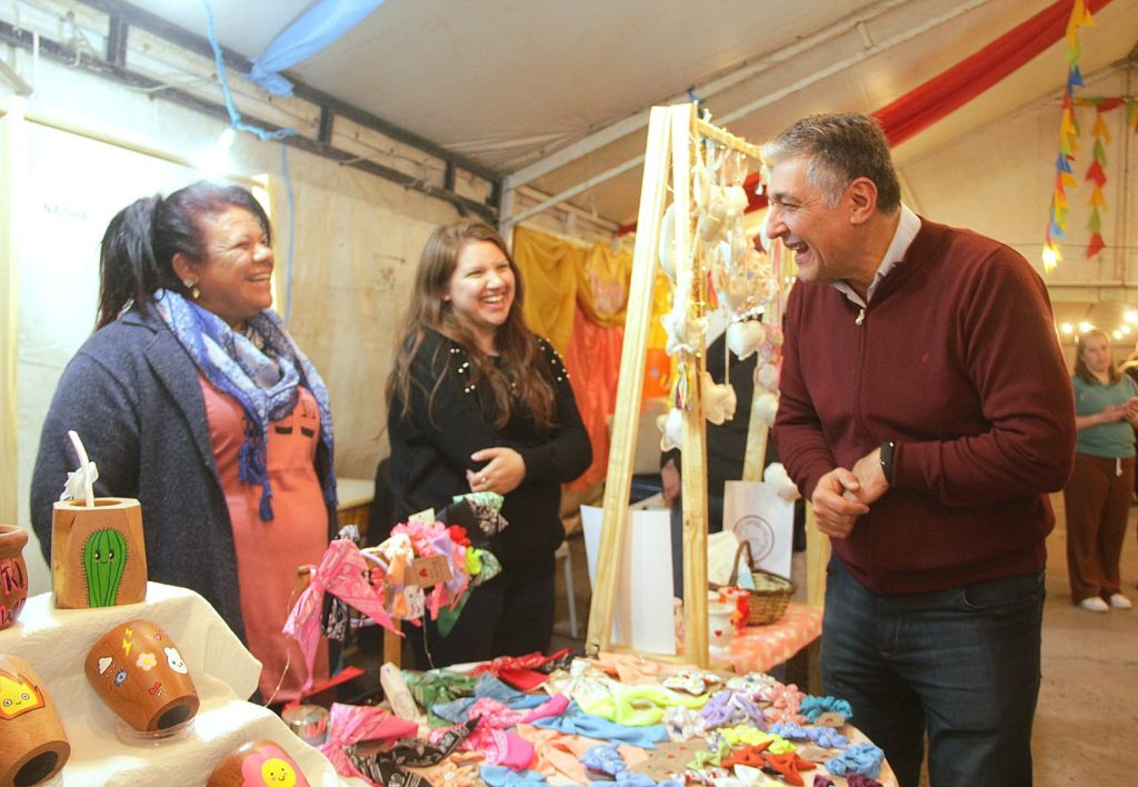 Nediani visitó la Feria de artesanos y emprendedores en el marco del 111º aniversario de La Banda