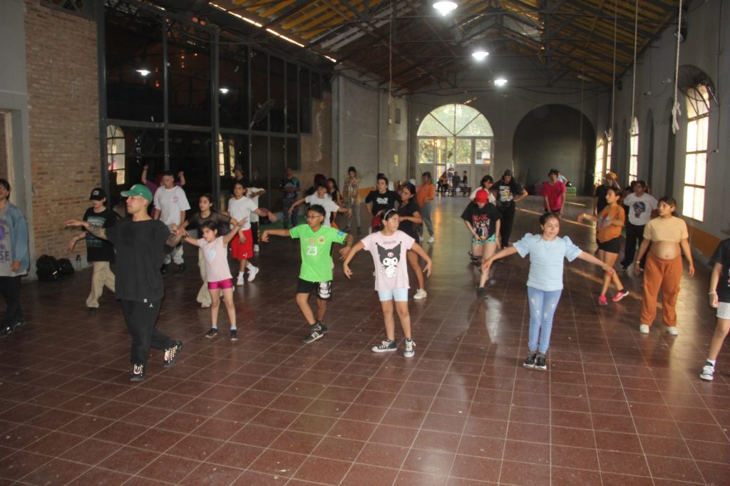 Se realizó con  éxito un “Workshop” de danza urbana en el gimnasio municipal