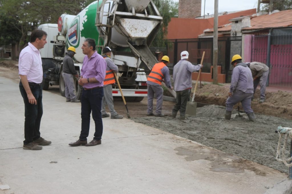 Avanza la obra de pavimentación de 600 metros lineales en el B° Primero de Mayo