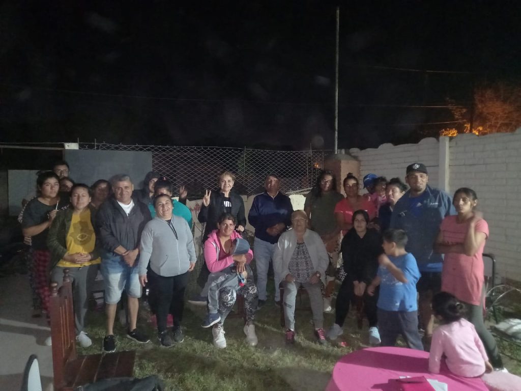 Verónica Larcher, candidata a diputada del Frente Renovador, se reunió con vecinos  del barrio General Paz