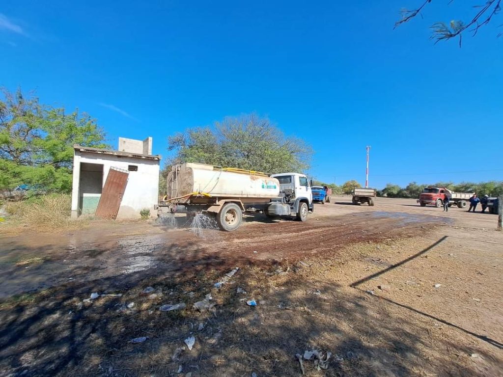 La comuna ejecutó un importante operativo de limpieza en el B° Finca de Ramos 