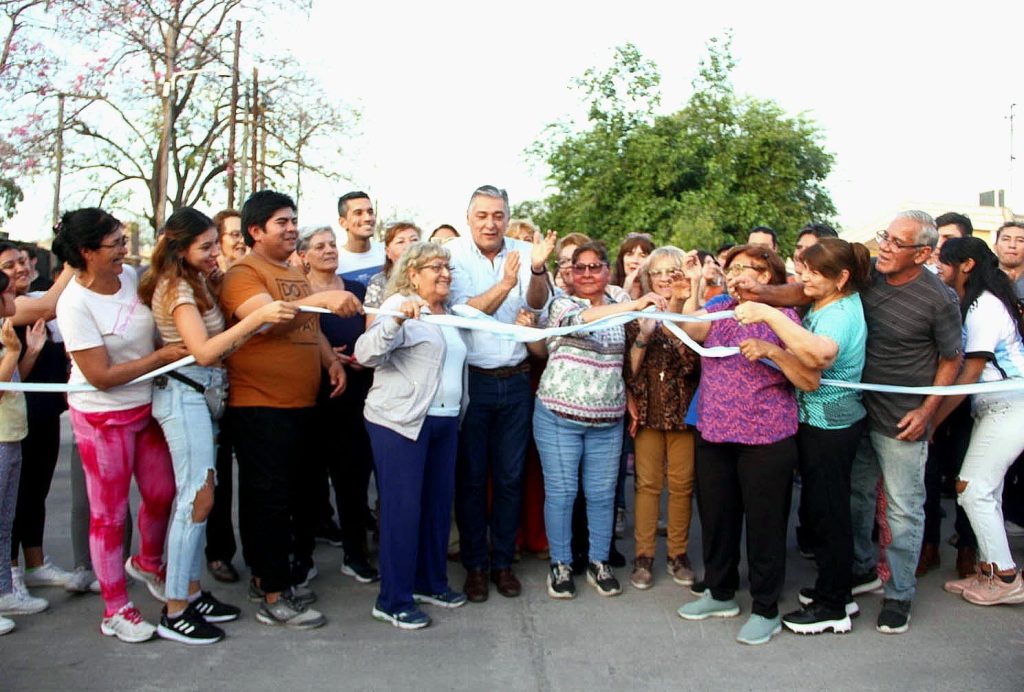 El intendente Roger Nediani inauguró 800 metros de pavimento en calle Misiones  