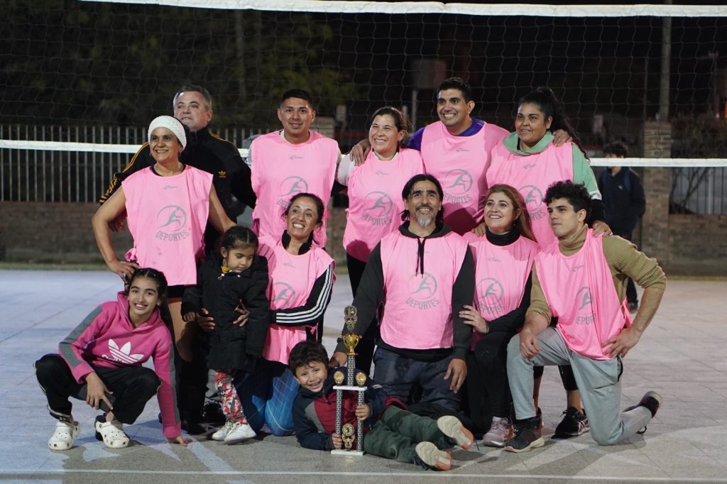 Culminó con éxito el torneo de voley Mixto de empleados municipales