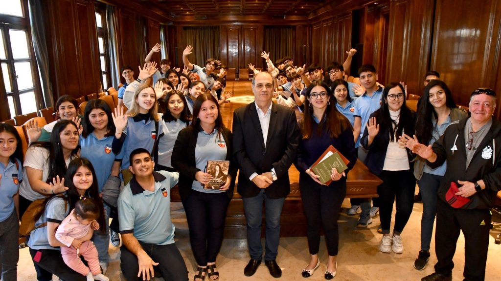 Alumnos de Loreto visitaron Casa de Gobierno