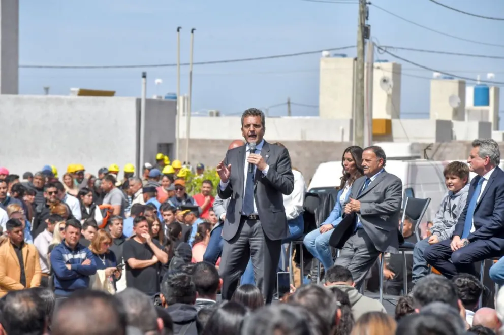 Sergio Massa entrega más de 500 viviendas en La Rioja y defiende la inversión pública