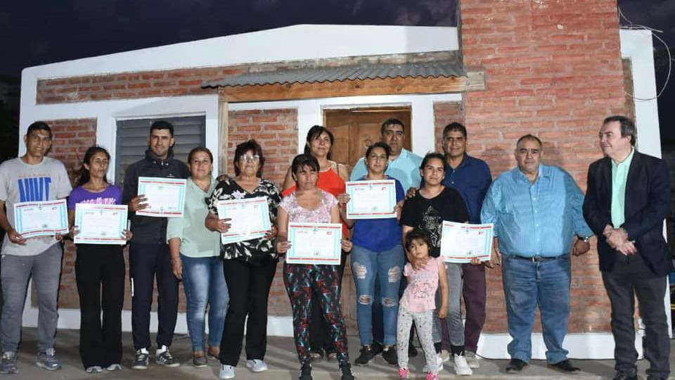 Familias del departamento Robles cumplen el sueño de la casa propia